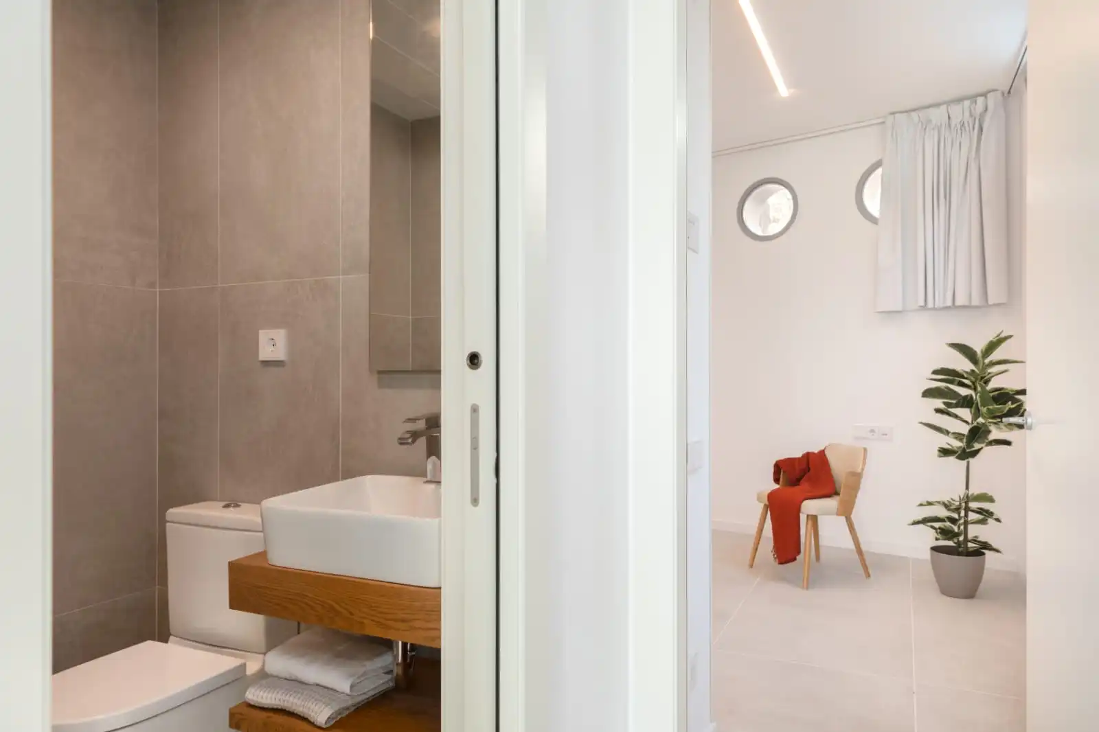 Badezimmer von Haus oder Chalet zum Verkauf in Sitges mit Klimaanlage, Heizung und Privatgarten