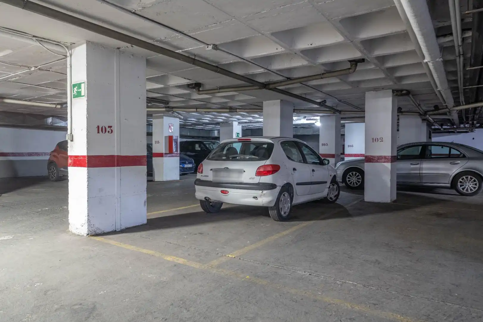 Parking de Piso en venta en Granada con Terraza, Trastero y Balcón