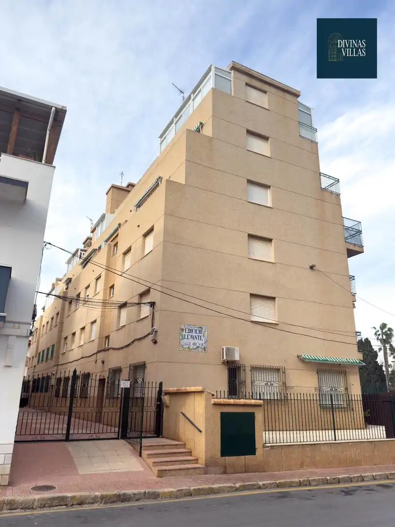 Vista exterior de Pis en venda en Águilas amb Aire condicionat, Traster i Moblat