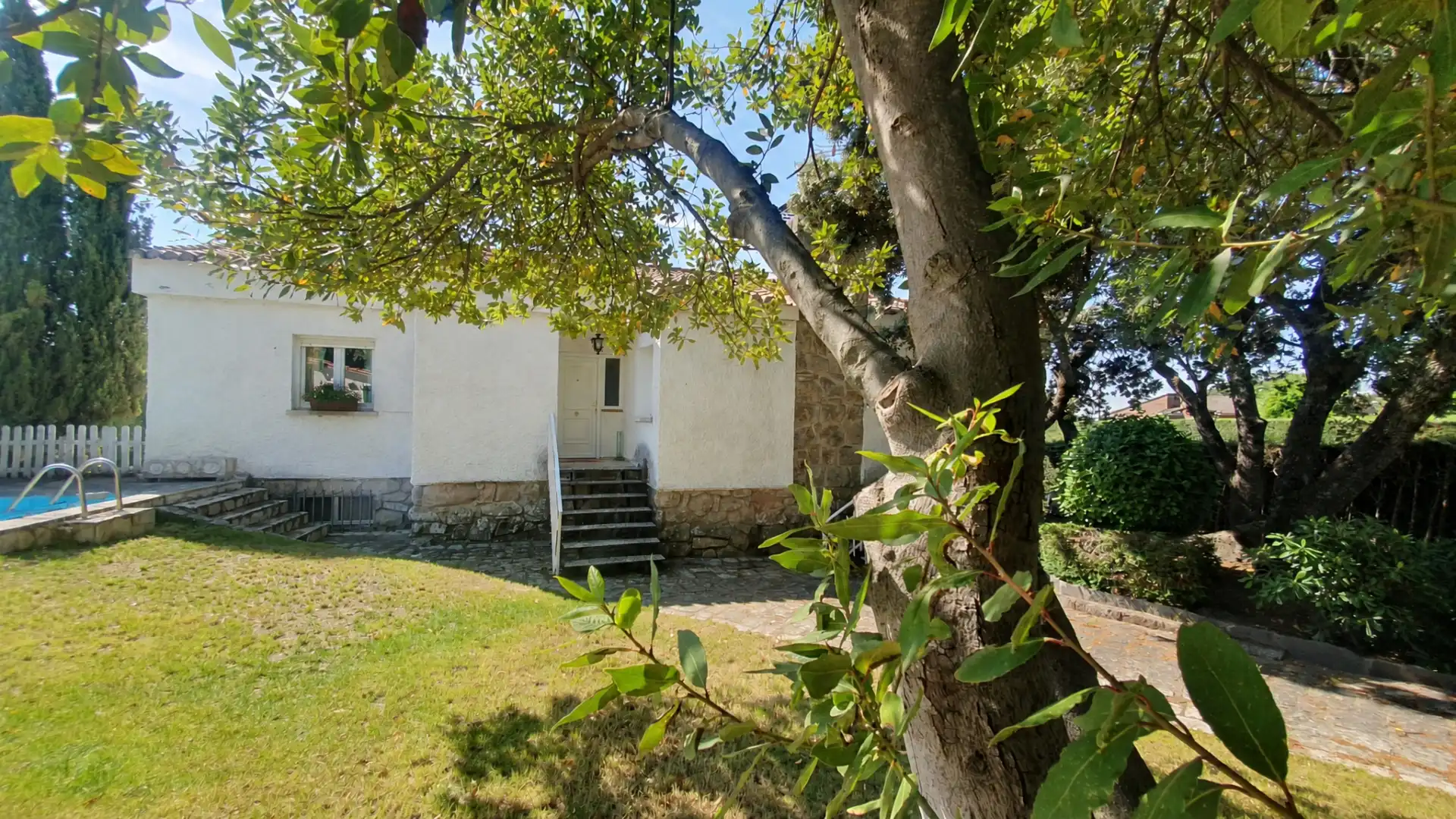 Vista exterior de Casa o xalet en venda en Valdemorillo amb Calefacció, Jardí privat i Terrassa