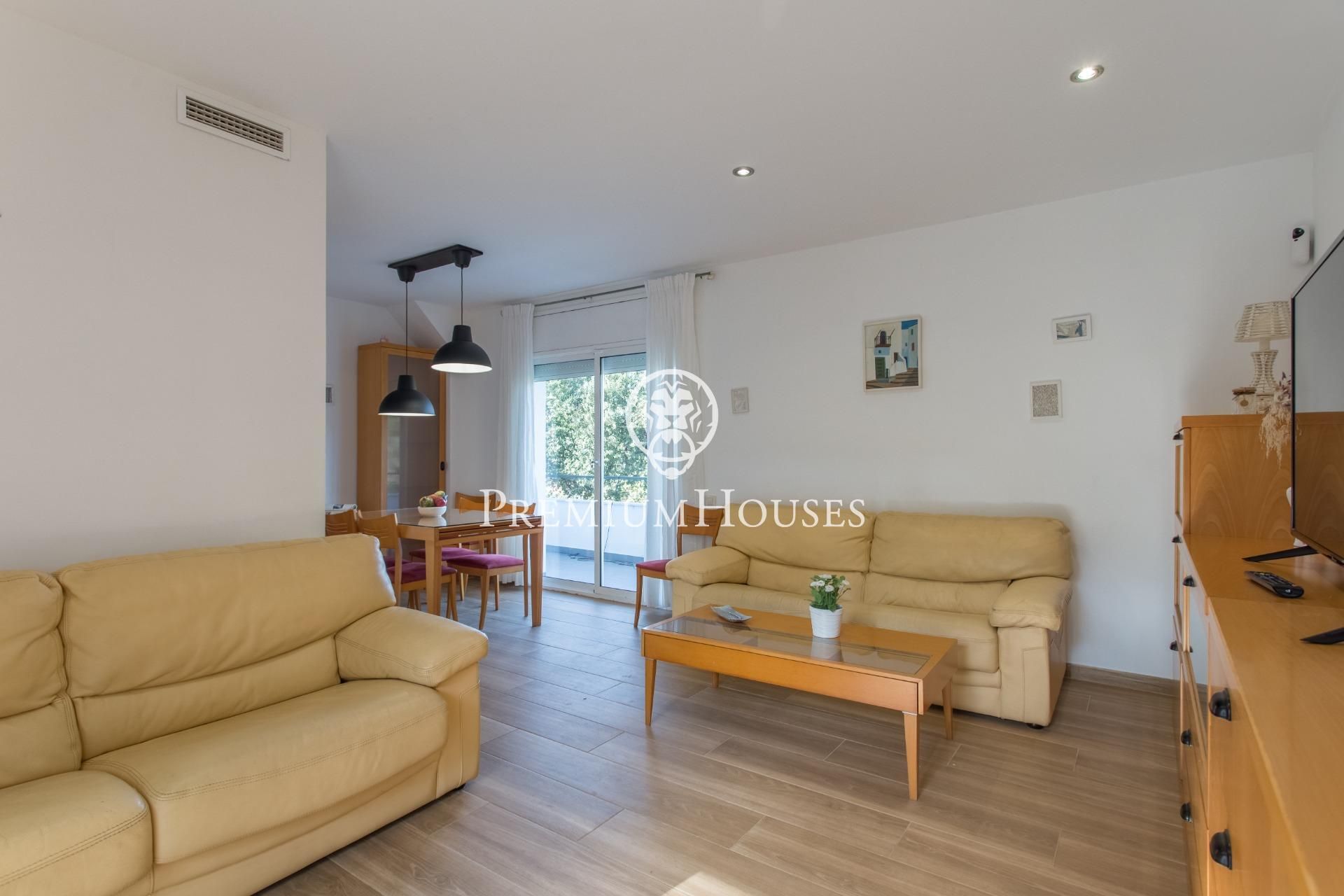 Vista exterior de Casa o xalet en venda en Sant Cebrià de Vallalta amb Calefacció, Jardí privat i Parquet