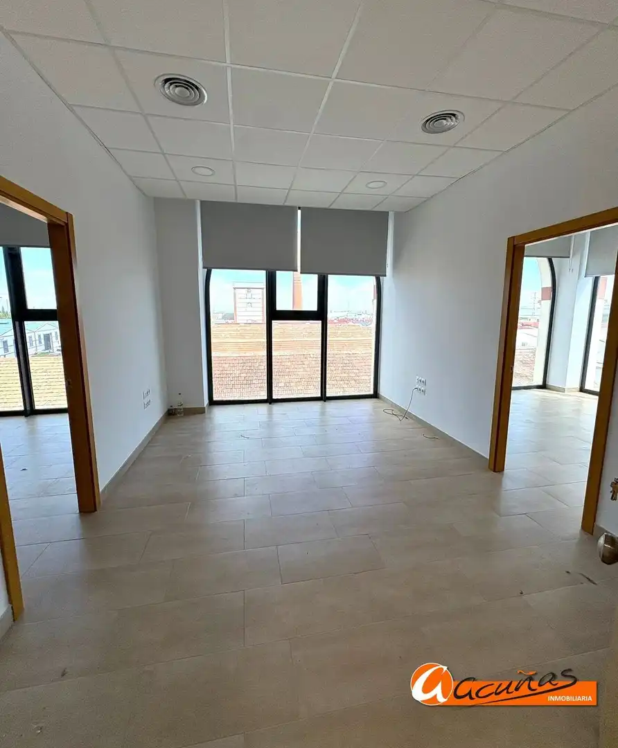 Oficina de lloguer a Zona de la Vega