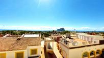 Vista exterior de Casa adosada en venda en Calpe / Calp amb Aire condicionat, Jardí privat i Terrassa