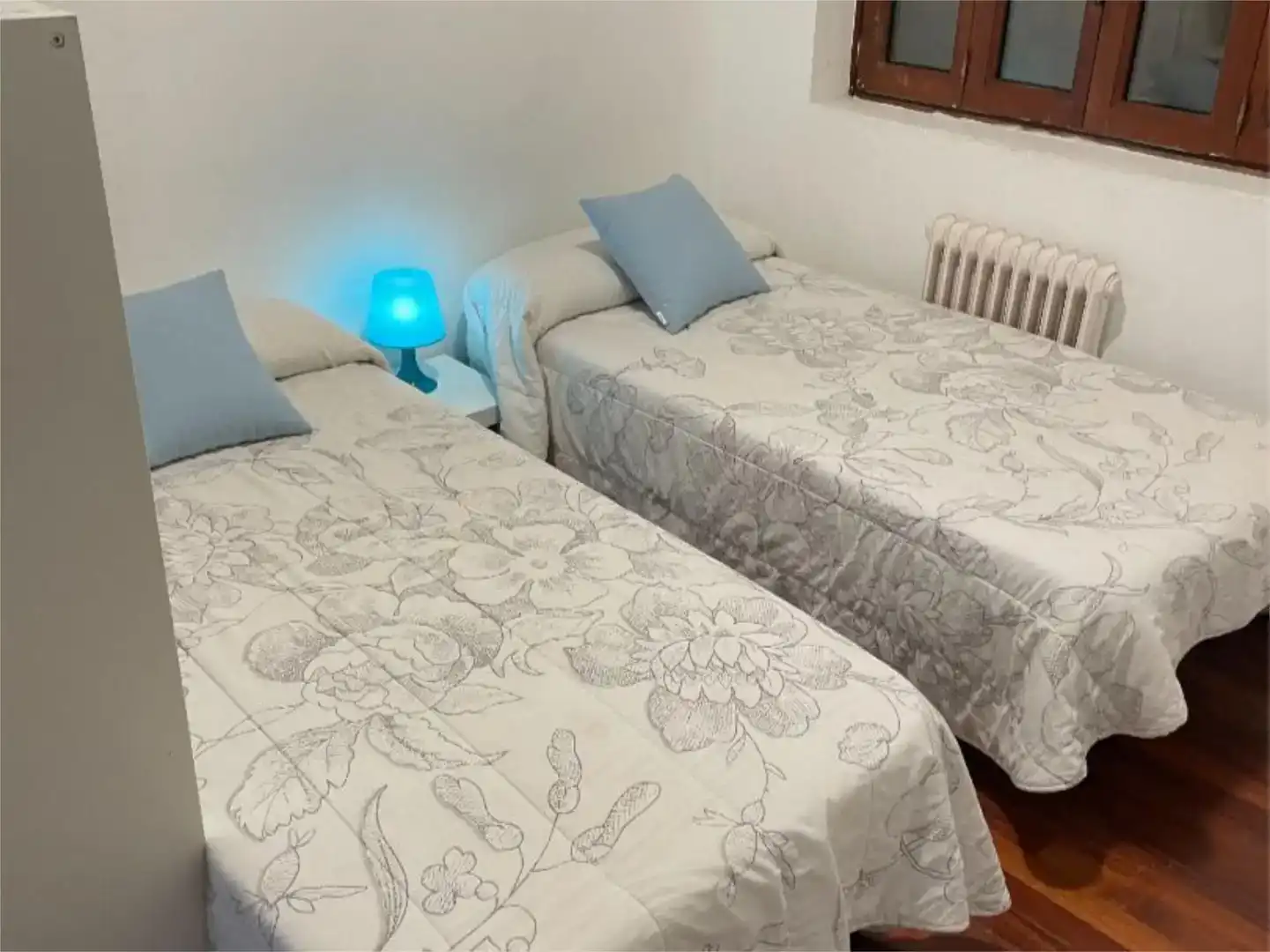 Schlafzimmer von Wohnung zur Miete in Vilaboa mit Privatgarten, Parkett und Schwimmbad