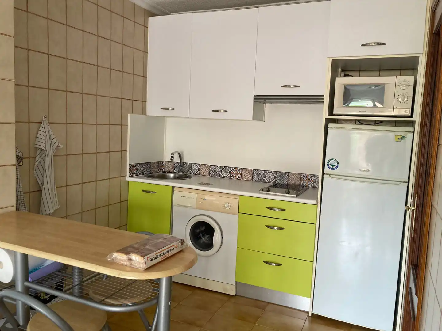 Cuina de Apartament de lloguer en Santander amb Parquet, Terrassa i Moblat