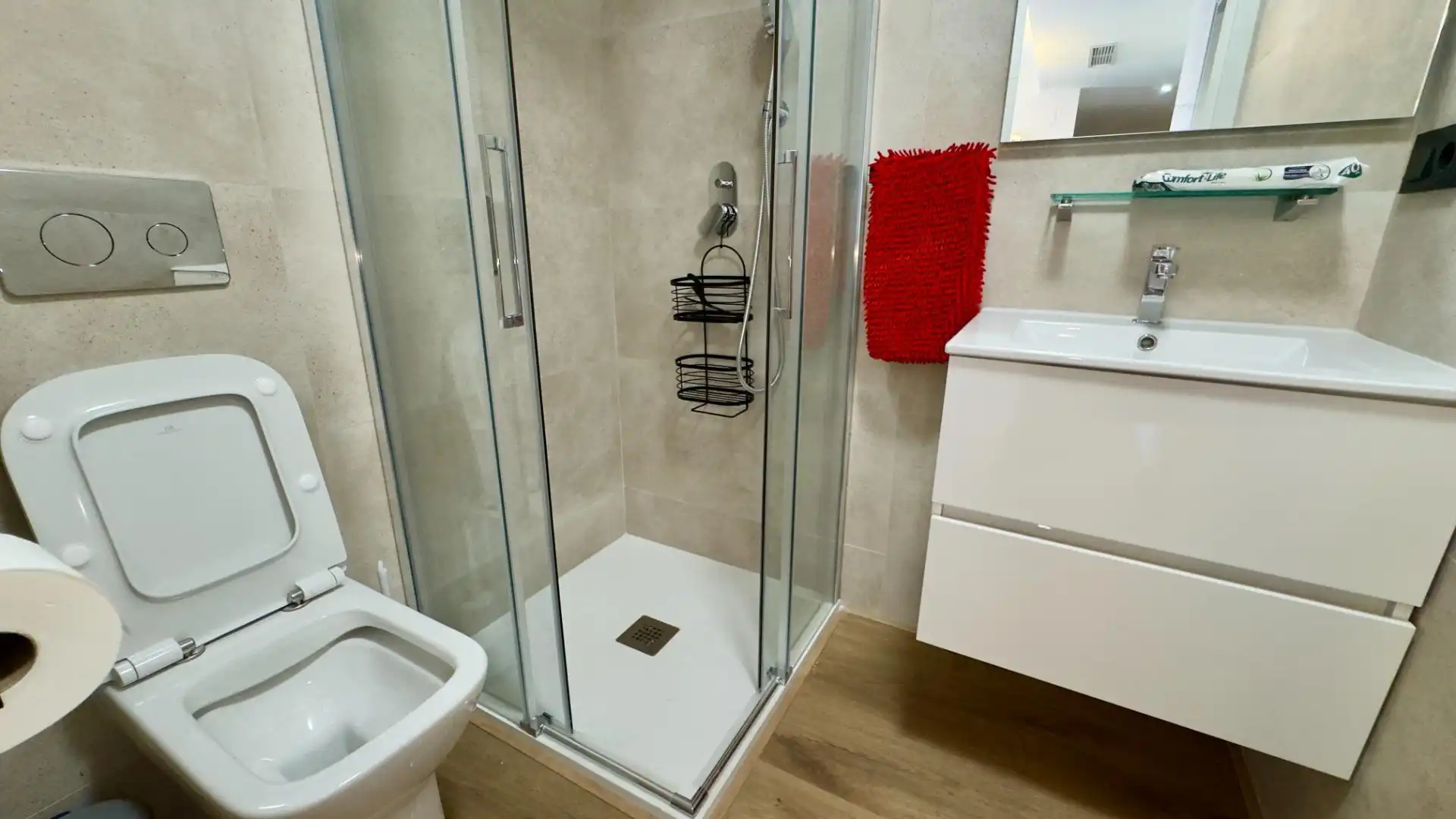 Bathroom of Flat for rent in Granada  with Air Conditioner, Heating and Terrace