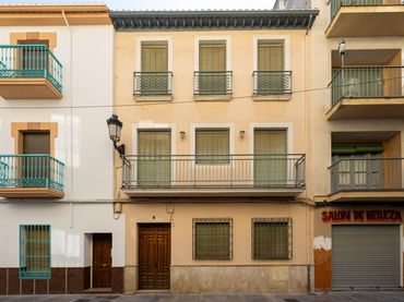 Casa amb balcó en venda a Calle Cristóbal Colón 8