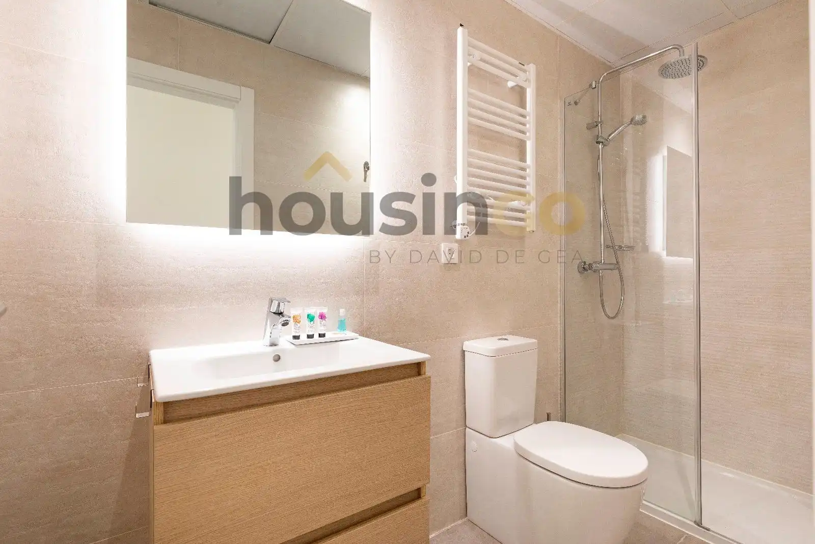 Bathroom of Flat for rent in Madrid  with Air Conditioner, Heating and Terrace