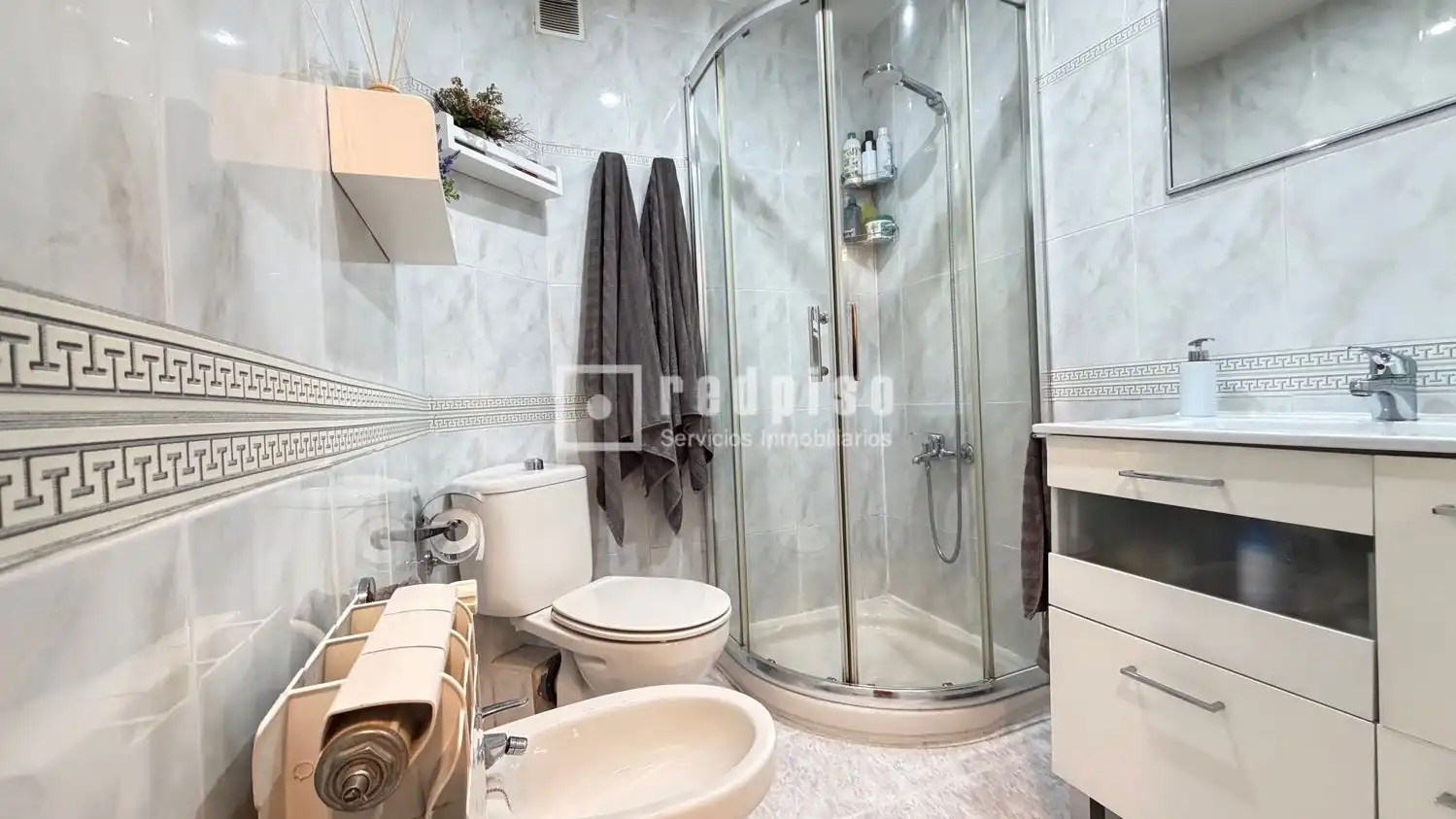 Bathroom of Flat for sale in Leganés  with Air Conditioner and Heating
