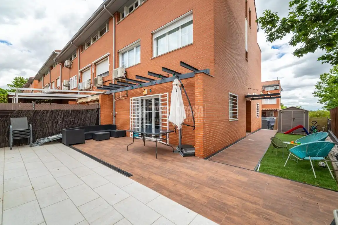 Terrace of Detached homes for sale in Paracuellos de Jarama  with Air Conditioner, Heating and Private garden