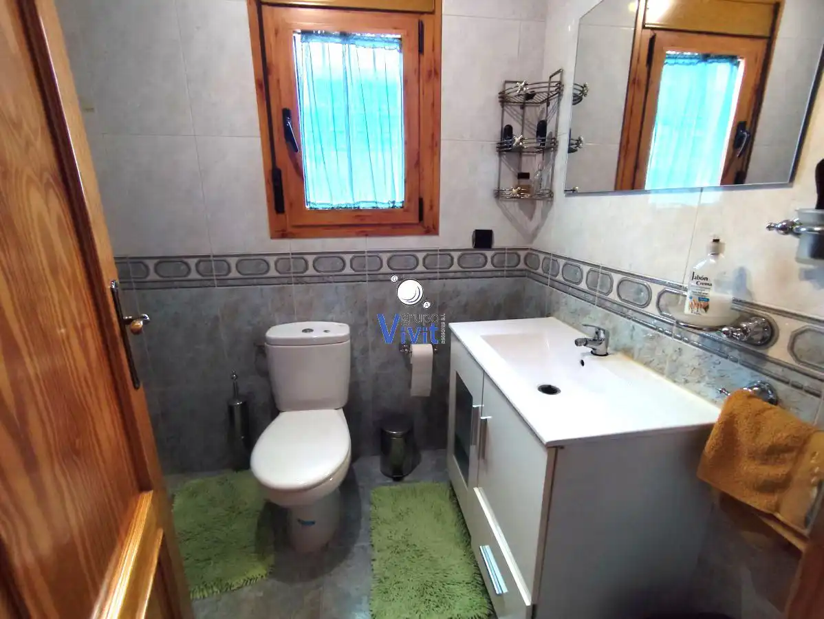 Bathroom of Houses for sale in Sevilla  with Terrace and Balcony