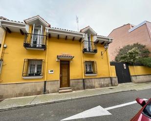 Exterior view of House or chalet for sale in Palencia Capital  with Private garden, Parquet flooring and Storage room