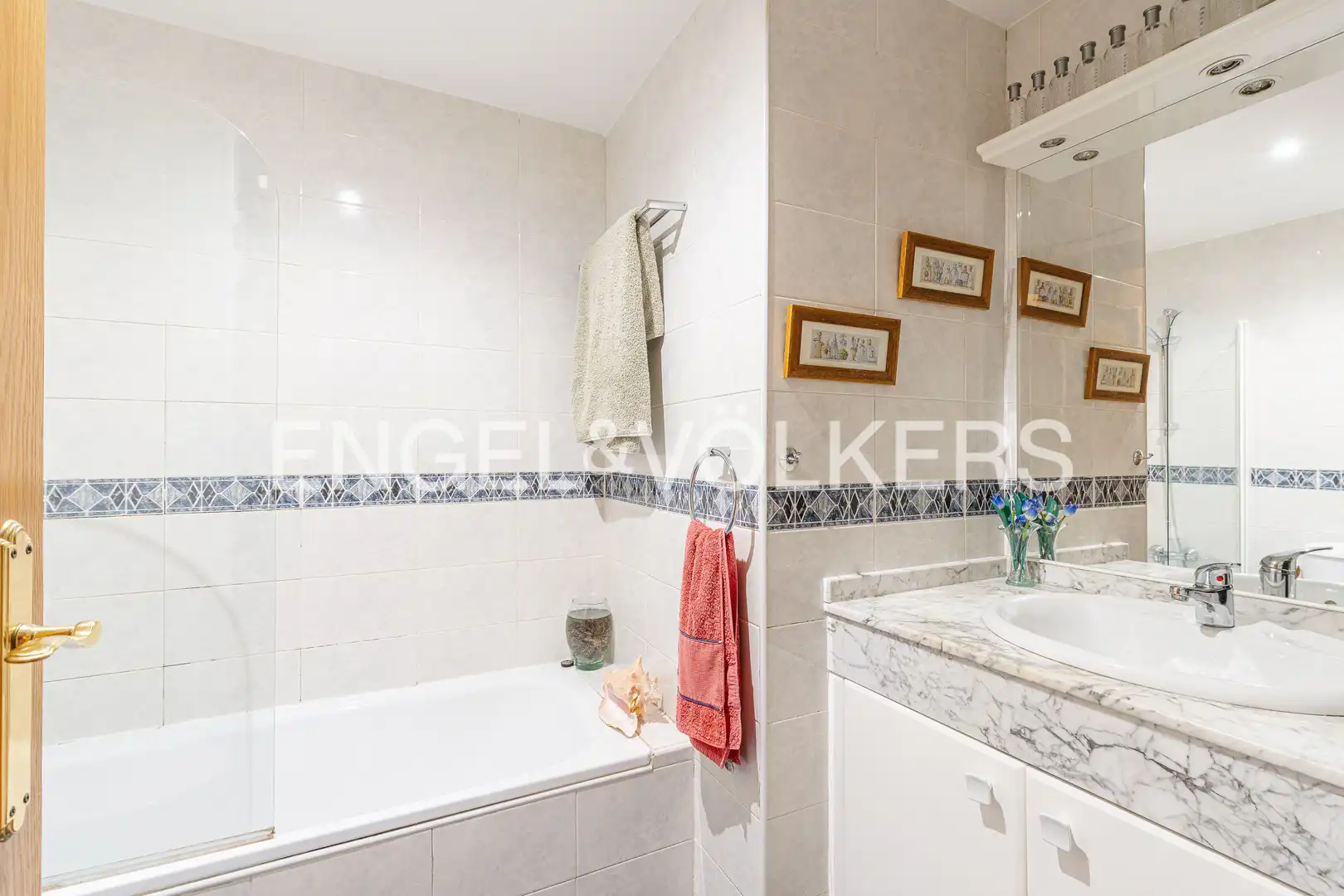 Badezimmer von Wohnung zum Verkauf in Majadahonda mit Heizung, Privatgarten und Parkett