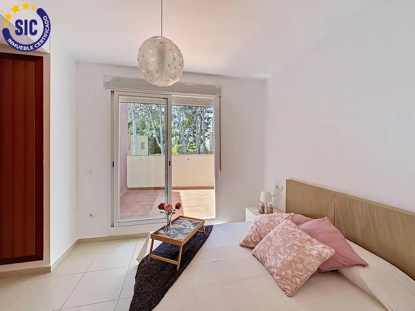 Habitación de Casa adosada en venta en Serra con Jardín privado, Terraza y Piscina comunitaria