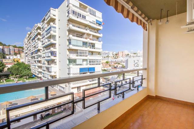 Apartamento en Venta en Calle Calle Decano Higueras del Castillo, 2 en La Carihuela - Los Nidos