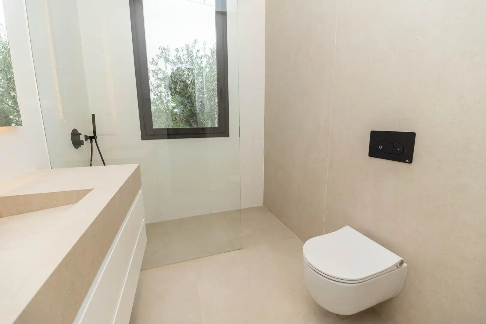 Baño de Casa o chalet en venta en Marbella con Aire acondicionado, Jardín privado y Terraza