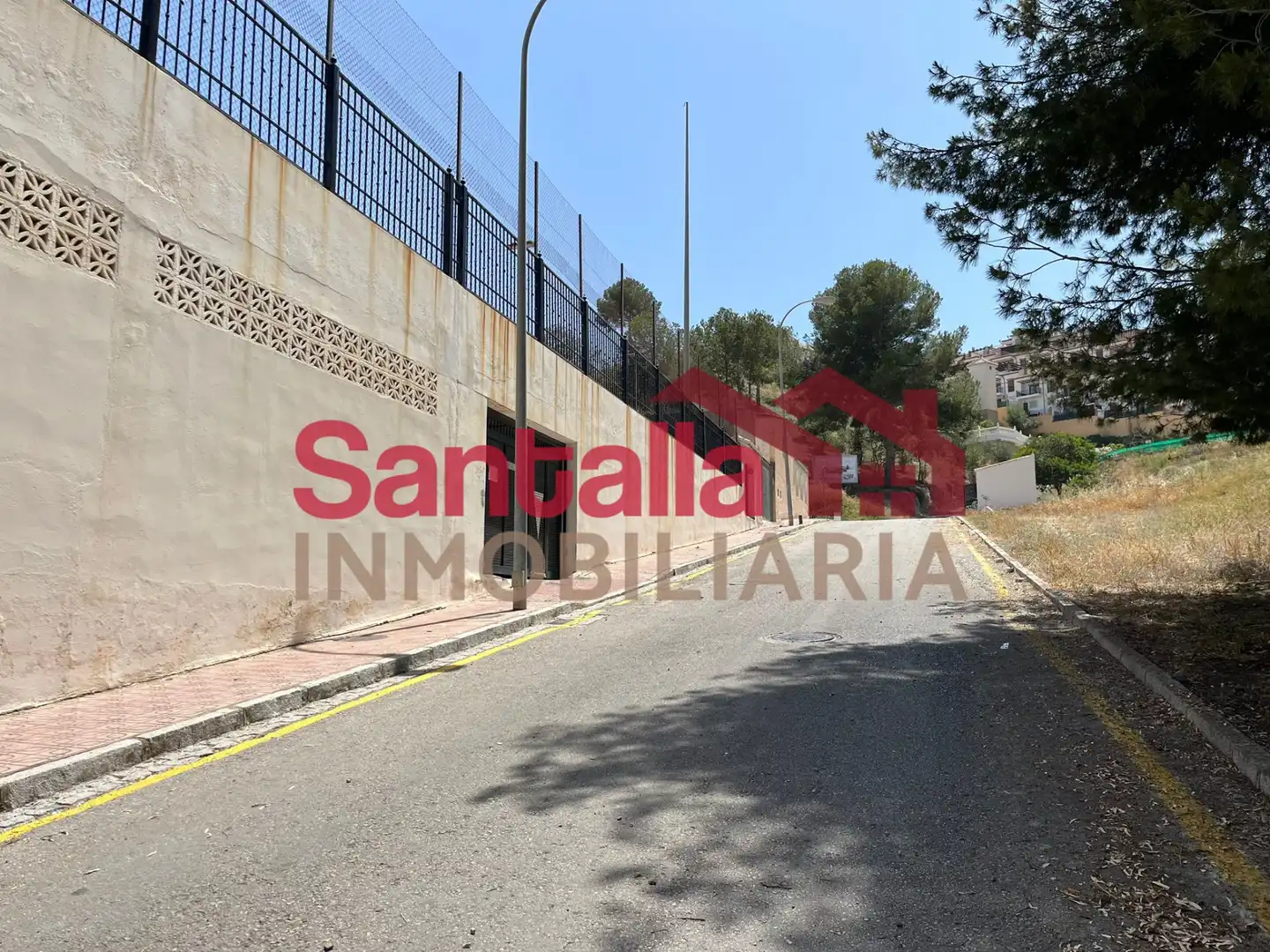 Außenansicht von Garage zum Verkauf in Almuñécar