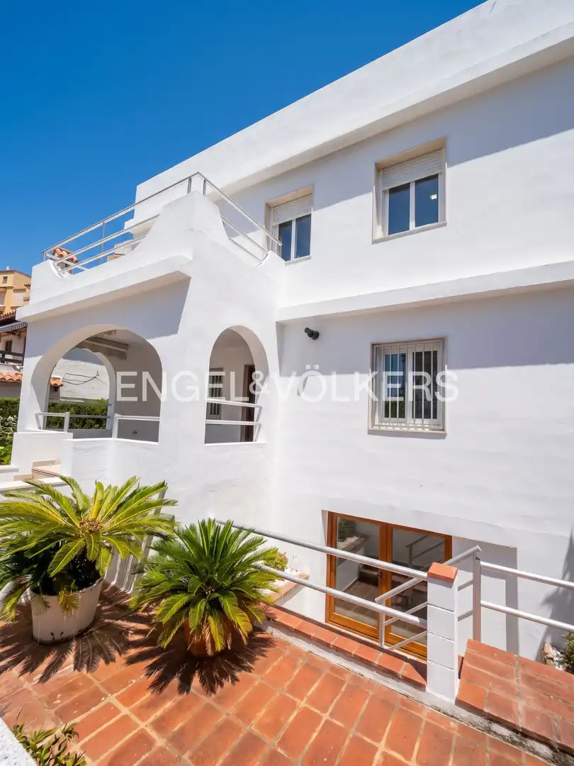 Maison mitoyenne avec terrasse à louer à Carrer Mar Blau N-10