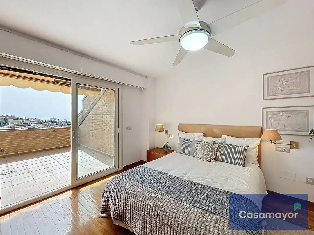 Dormitori de Casa adosada en venda en Alicante / Alacant amb Aire condicionat, Calefacció i Jardí privat