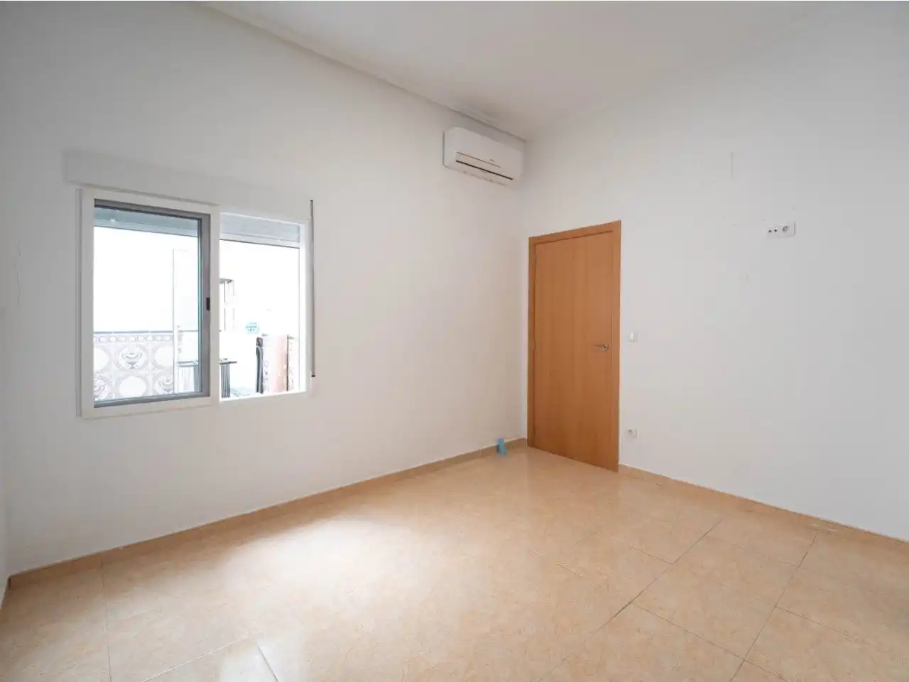 Habitación de Piso en venta en La Pobla de Vallbona con Aire acondicionado, Calefacción y Jardín privado