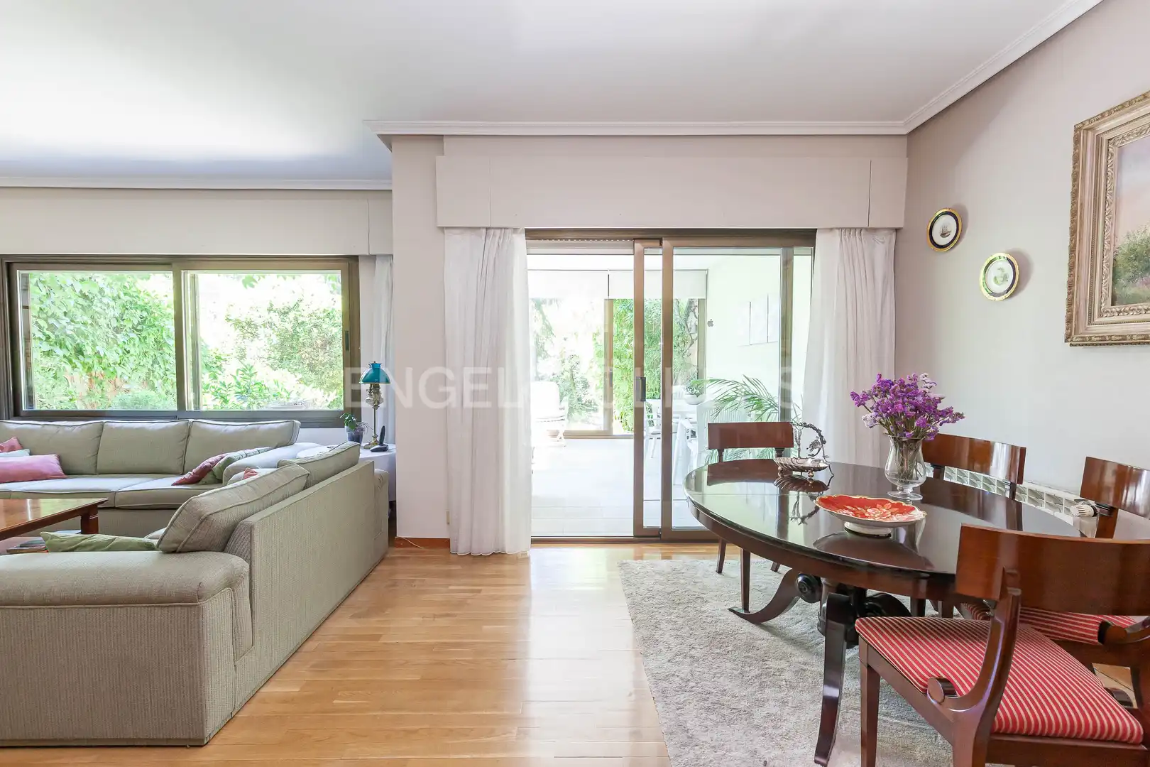 Sala d'estar de Casa adosada en venda en Alcobendas amb Aire condicionat, Calefacció i Jardí privat