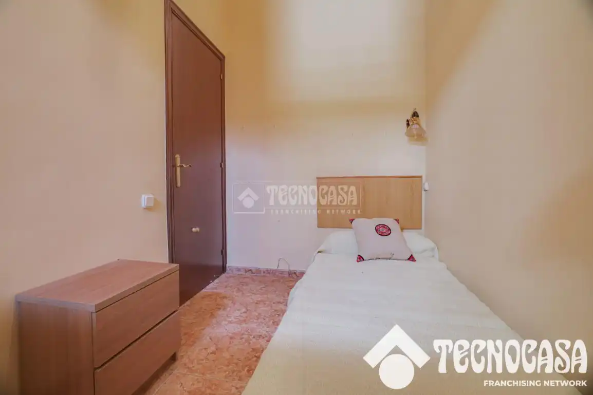 Dormitori de Casa o xalet en venda en Barcelona amb Jardí privat i Terrassa