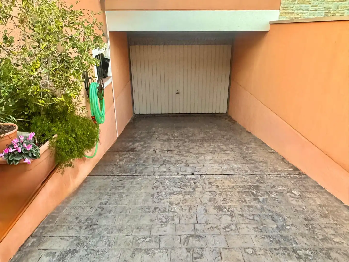 Aparcament de Casa adosada en venda en Orihuela amb Traster i Balcó