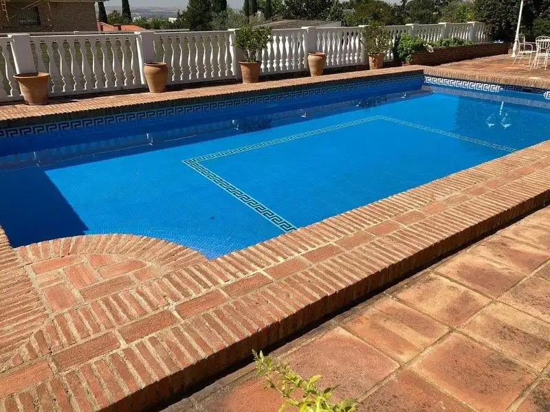 Piscina de Casa o xalet en venda en Córdoba amb Aire condicionat, Calefacció i Jardí privat