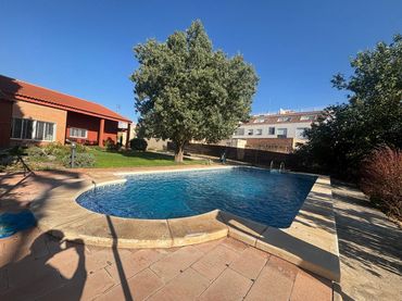 Villa mit Balkon zum Verkauf in Área Rural-Valverde-Las Casas