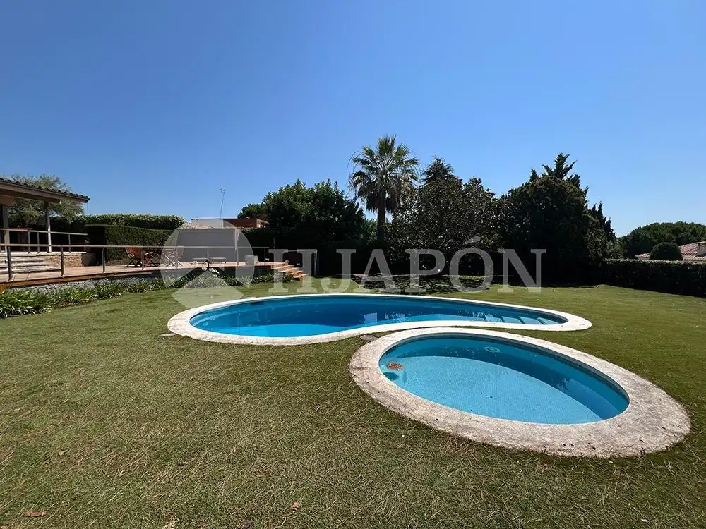 Piscina de Casa o chalet en venta en Alella con Aire acondicionado, Calefacción y Jardín privado