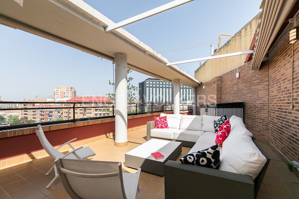 Terrace of Attic to rent in  Valencia Capital  with Air Conditioner, Heating and Terrace