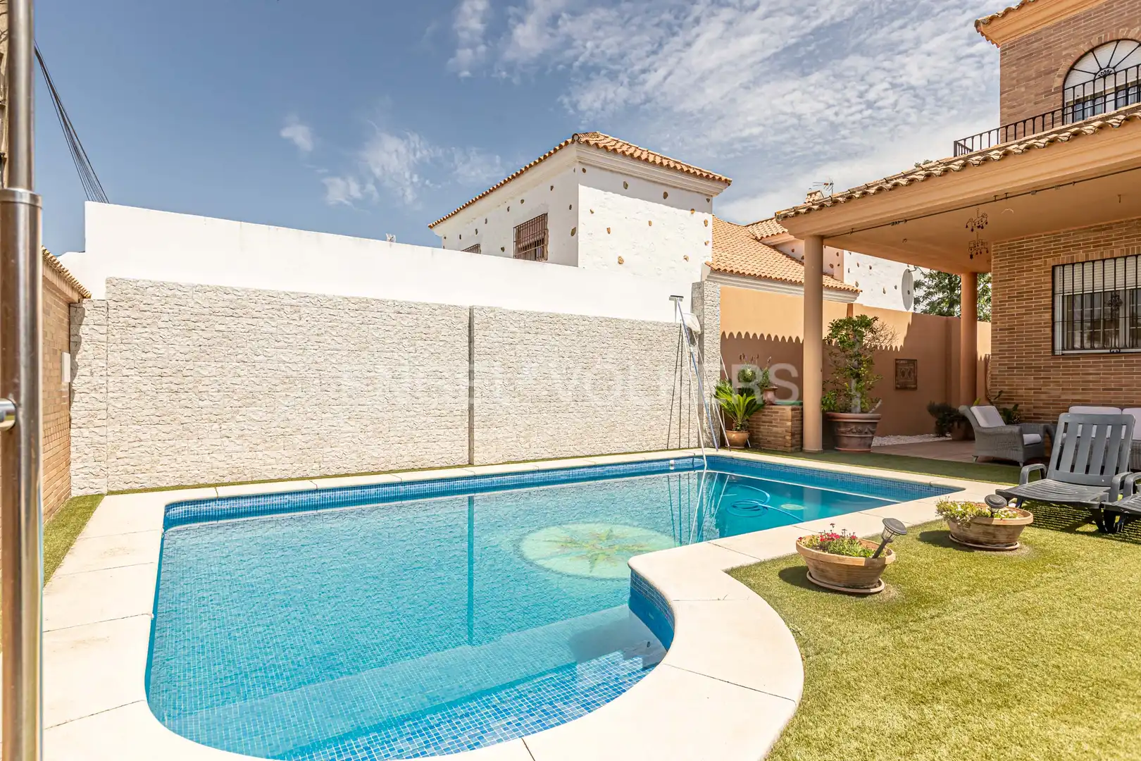 Piscina de Casa o xalet en venda en Utrera amb Aire condicionat, Calefacció i Jardí privat