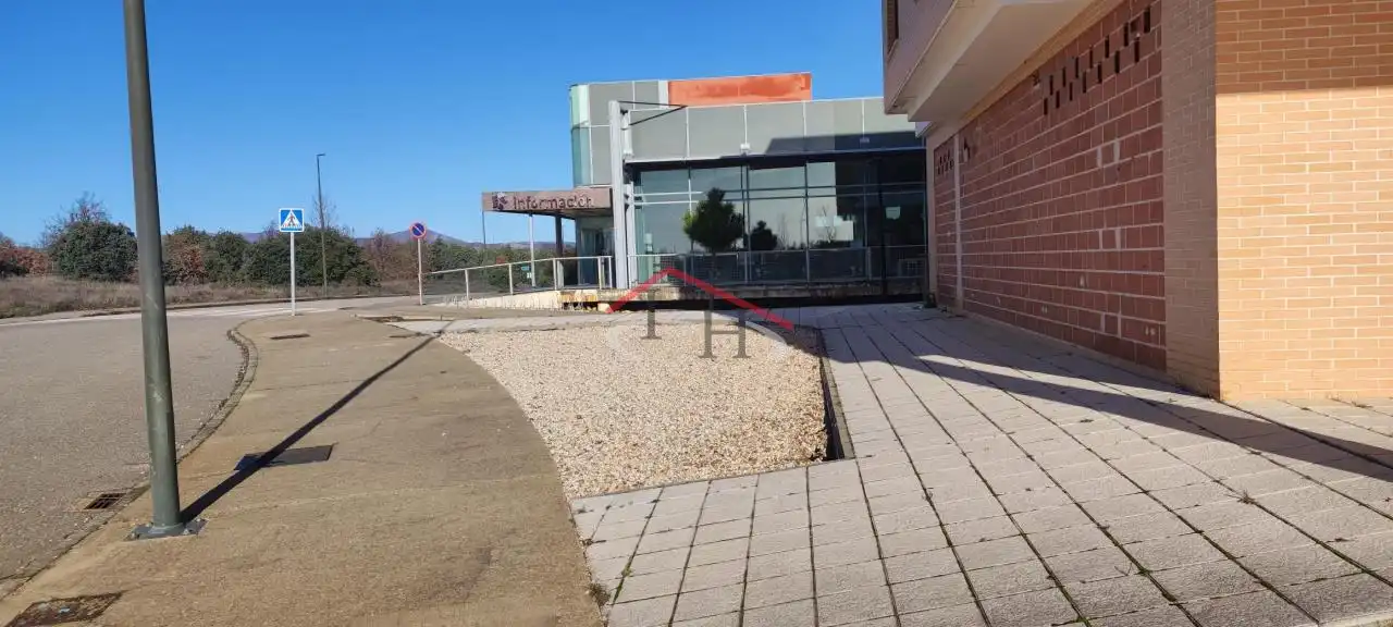 Exterior view of Flat for sale in Garrafe de Torío  with Heating, Parquet flooring and Storage room