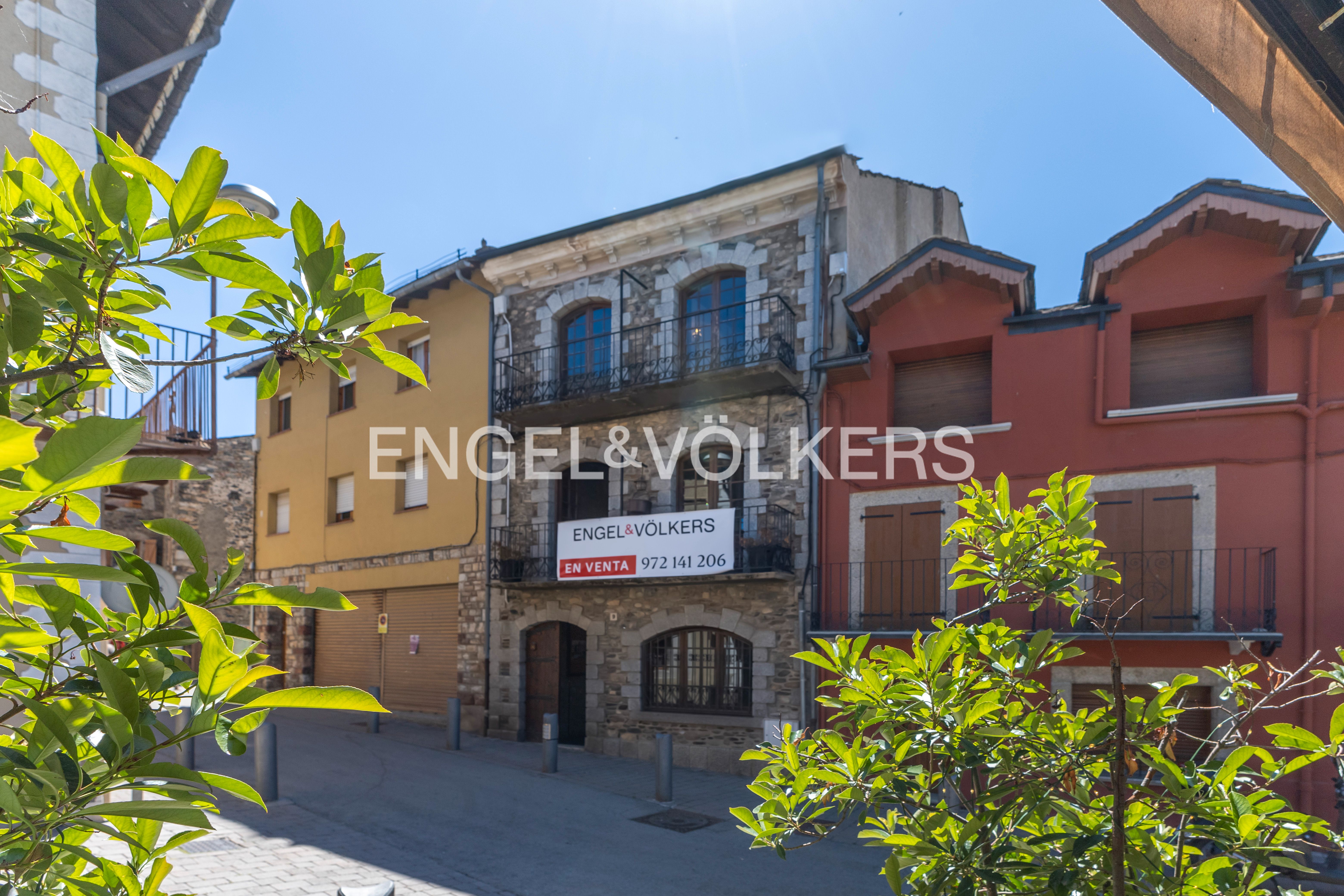 Vista exterior de Casa adosada en venta en Llívia con Calefacción, Jardín privado y Parquet