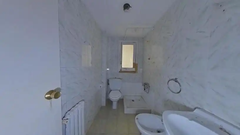 Badezimmer von Büro zum Verkauf in Móra la Nova
