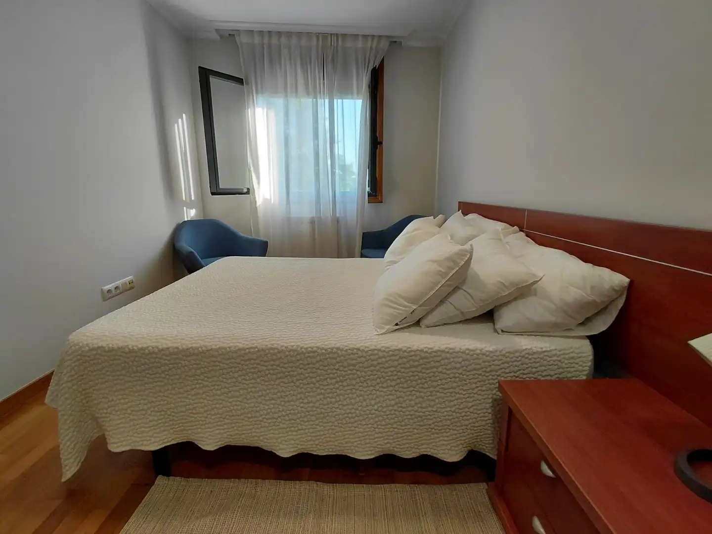 Schlafzimmer von Dachboden zum Verkauf in Vilagarcía de Arousa mit Heizung und Parkett
