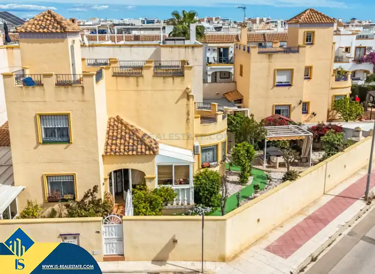 Chalet con piscina en venta en Orihuela Costa, imagen 3