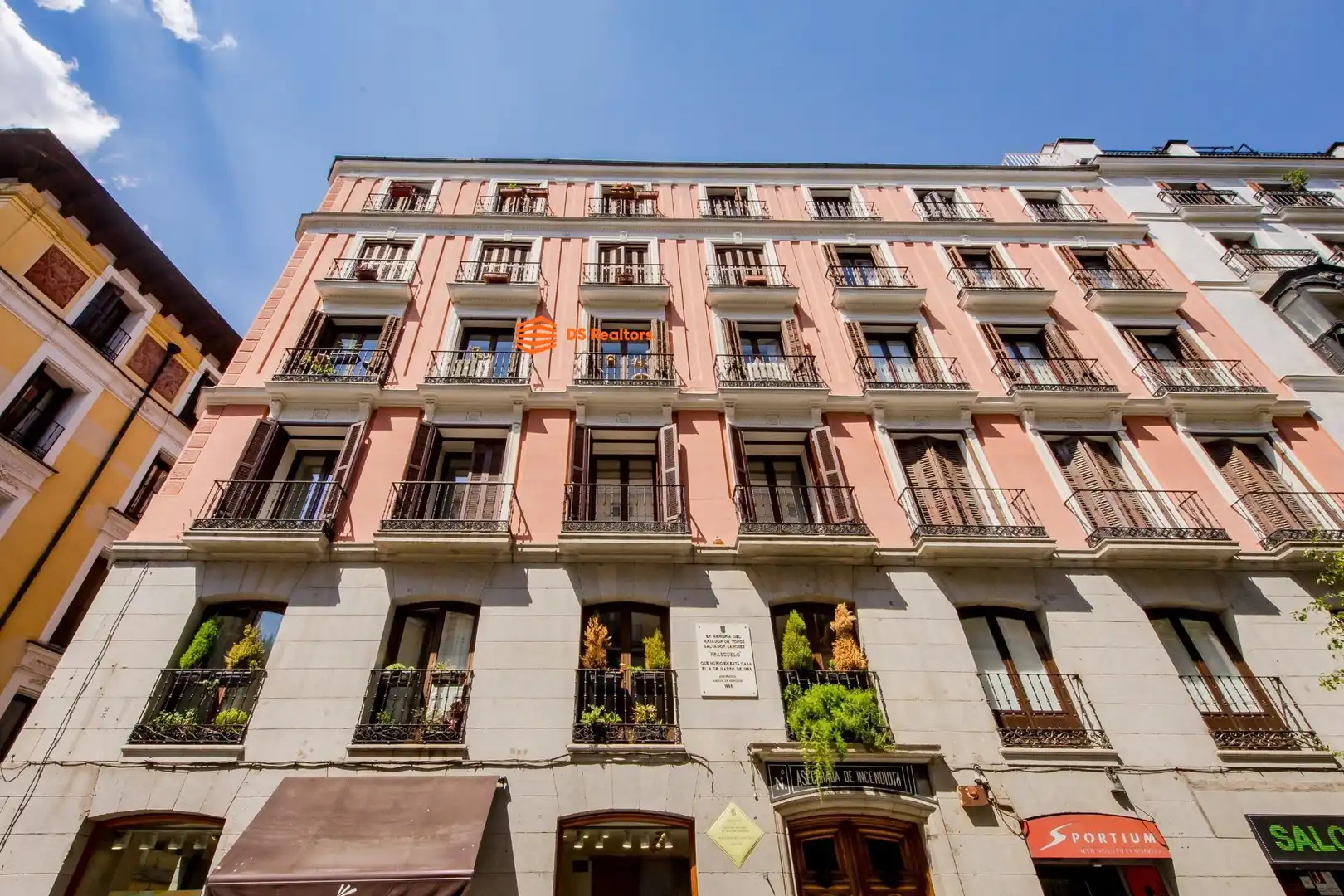 Vista exterior de Pis en venda en Madrid amb Aire condicionat, Calefacció i Balcó