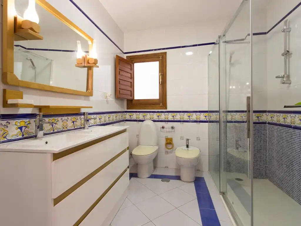 Bathroom of Houses for sale in Granada  with Heating and Swimming Pool