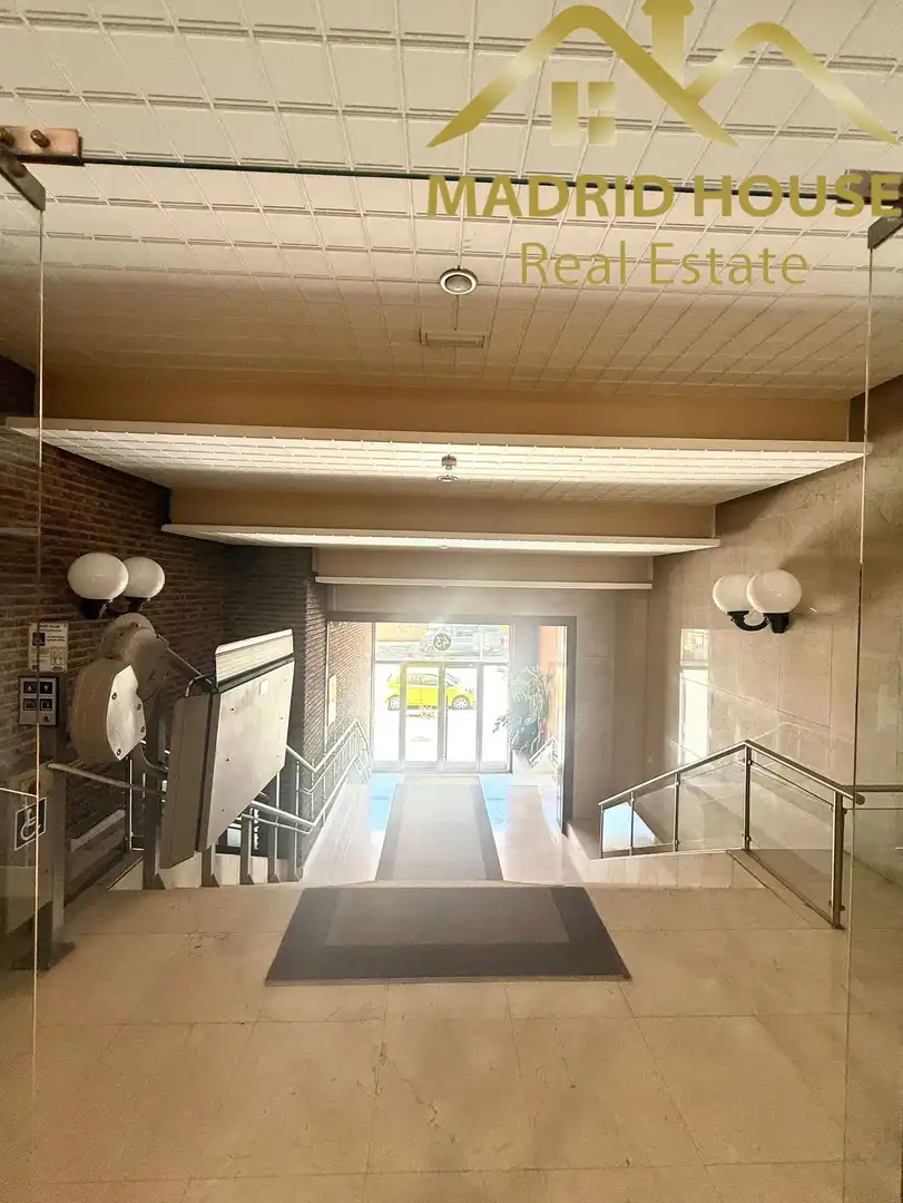 Büro zur Miete in Madrid mit Heizung und Terrasse