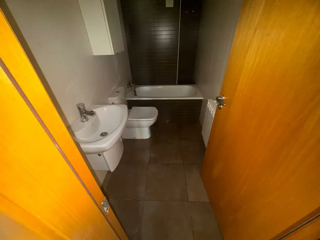 Badezimmer von Wohnung zum Verkauf in Sant Martí de Centelles mit Heizung und Parkett