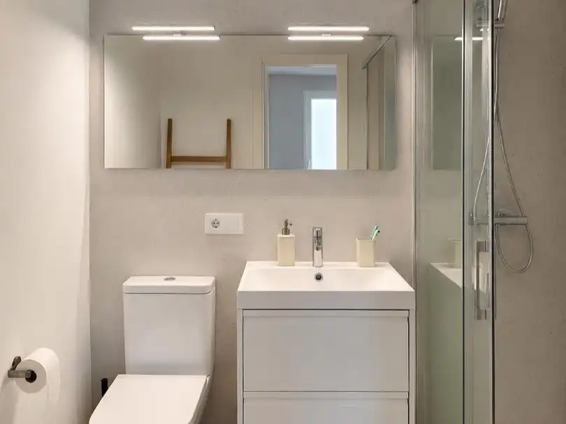 Badezimmer von Wohnung zum Verkauf in  Sevilla Capital mit Klimaanlage und Balkon