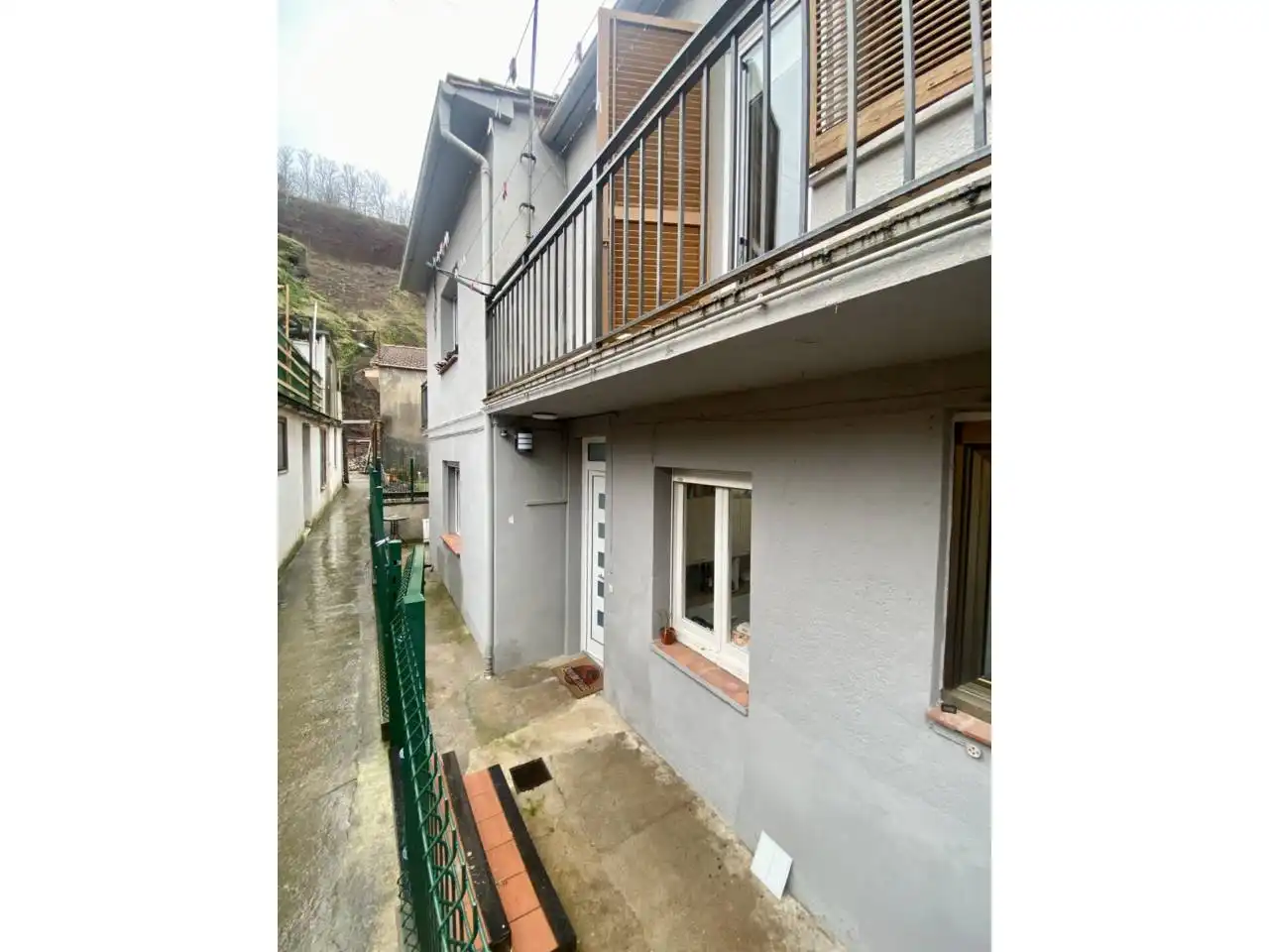 Vista exterior de Casa o xalet en venda en Olot amb Parquet i Terrassa