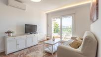 Living room of Flat to rent in  Granada Capital  with Air Conditioner, Terrace and Balcony