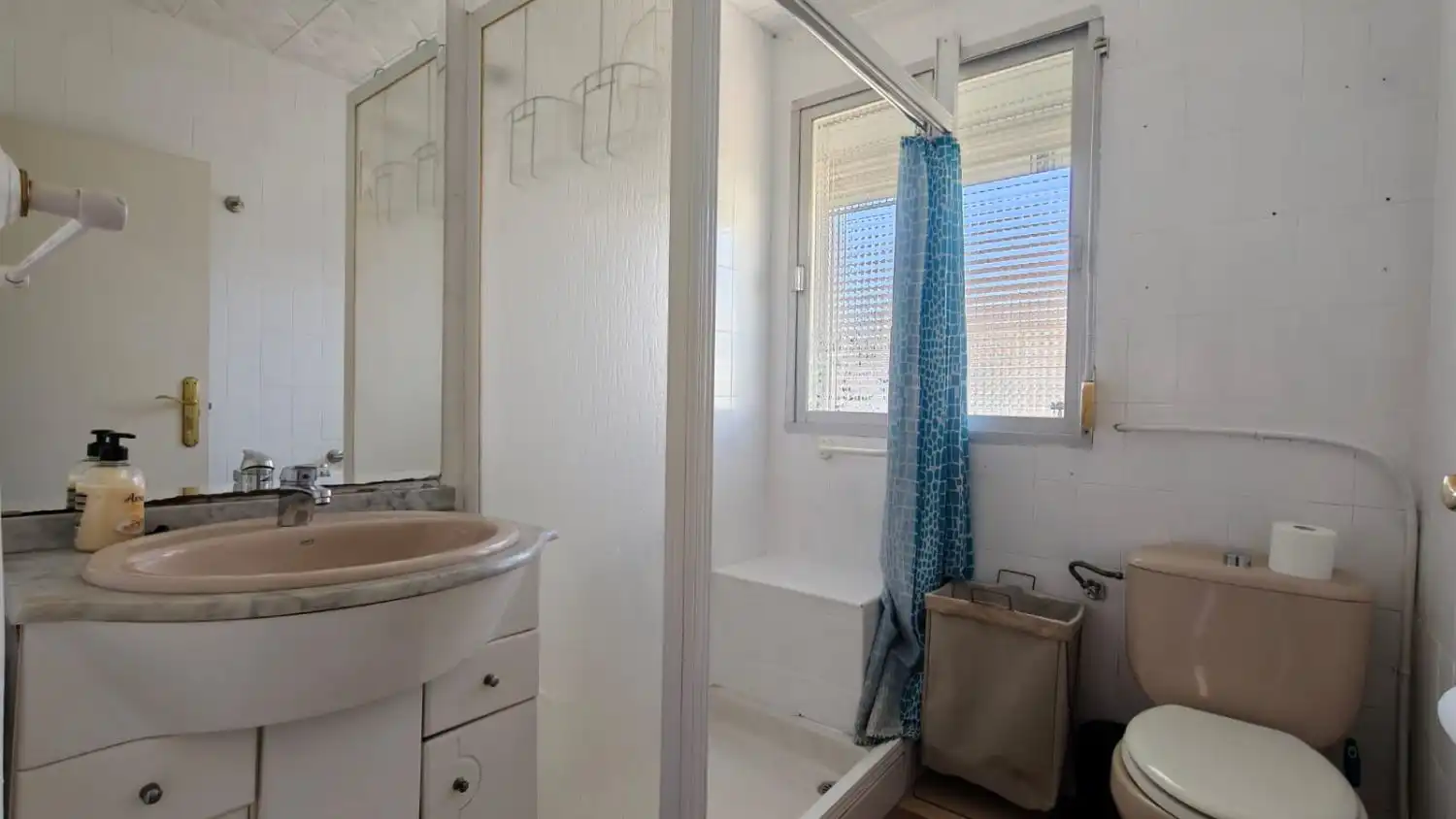Baño de Piso en venta en Granada con Aire acondicionado y Balcón