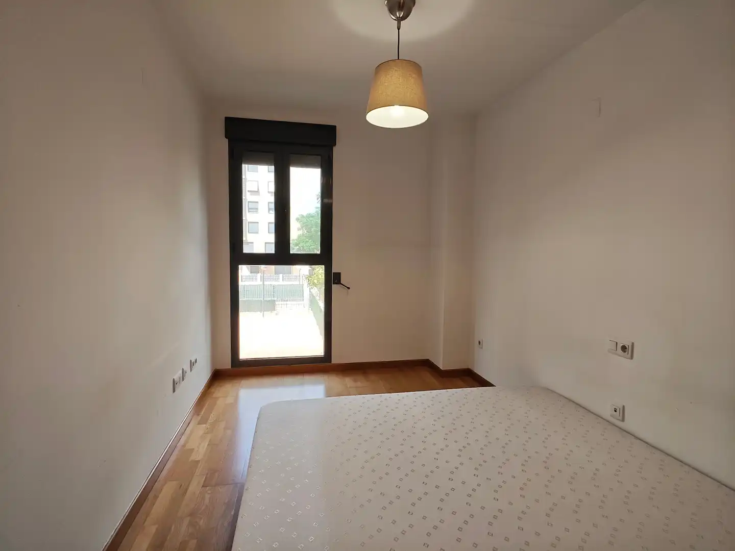 Habitación de Piso de alquiler en Valencia con Aire acondicionado, Calefacción y Jardín privado