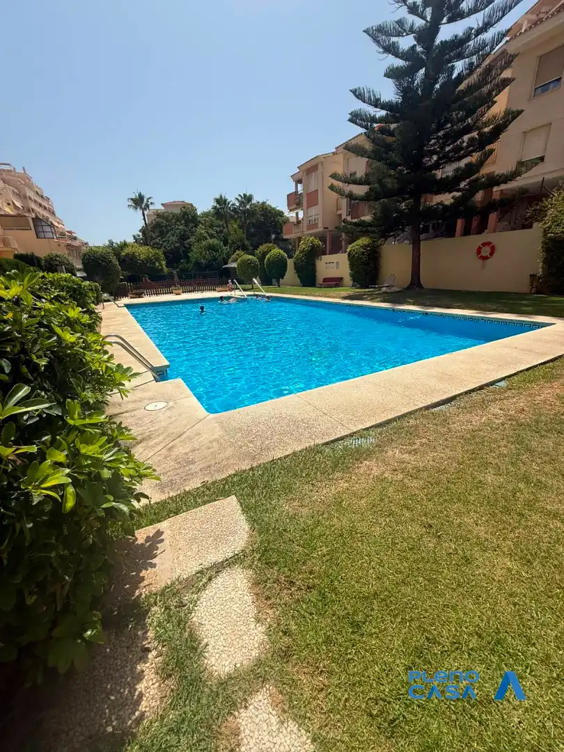 Piscina de Pis de lloguer en Benalmádena amb Aire condicionat, Terrassa i Moblat