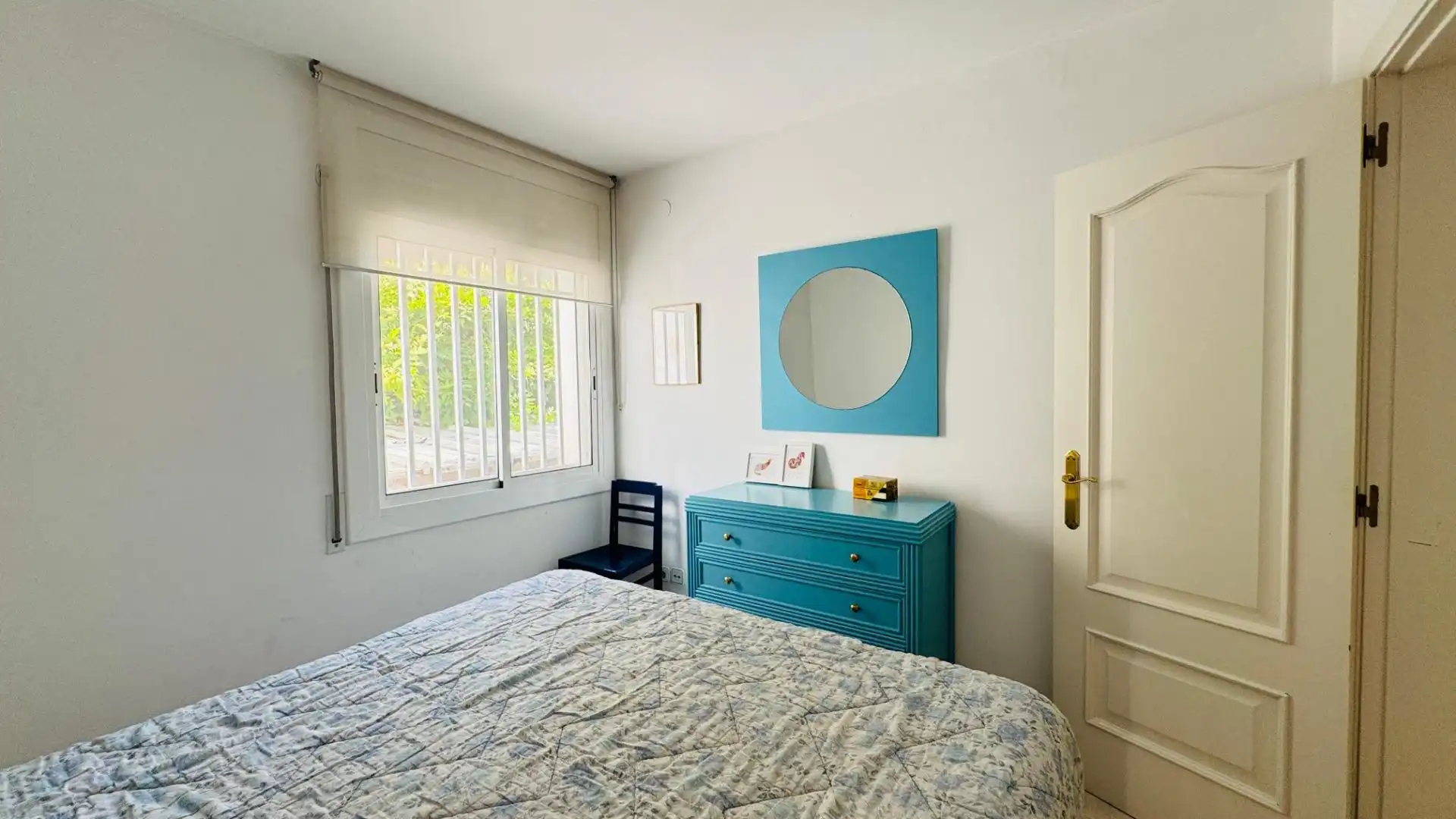 Schlafzimmer von Erdgeschoss zur Miete in Vilanova i la Geltrú mit Klimaanlage, Heizung und Terrasse