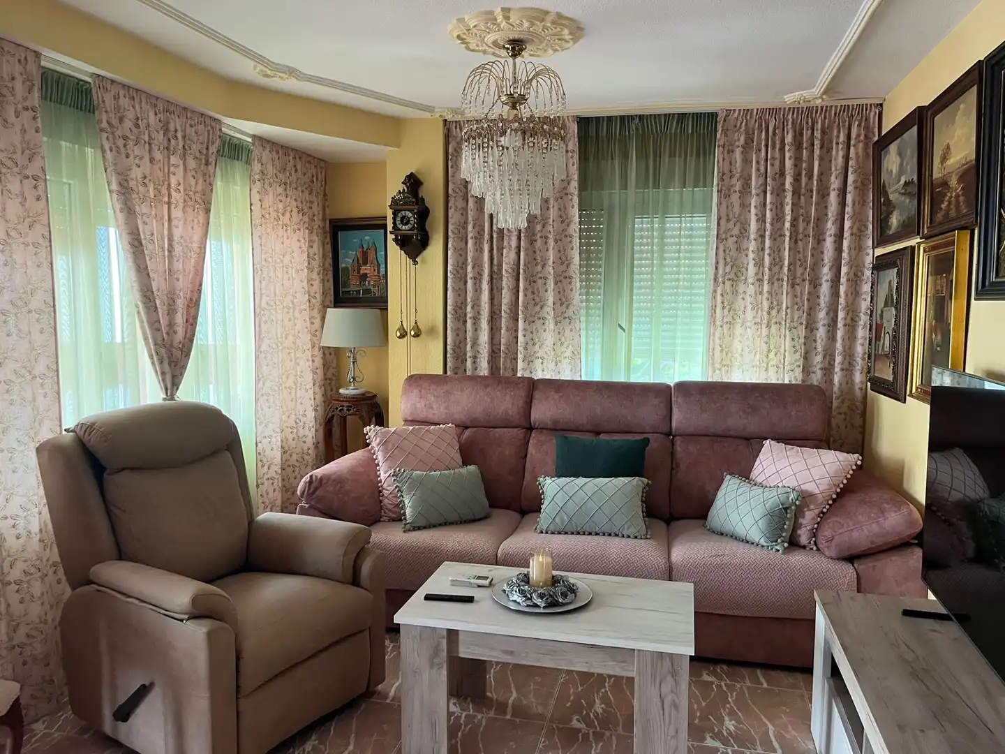 Sala de estar de Piso en venta en Vélez-Málaga con Aire acondicionado, Terraza y Amueblado