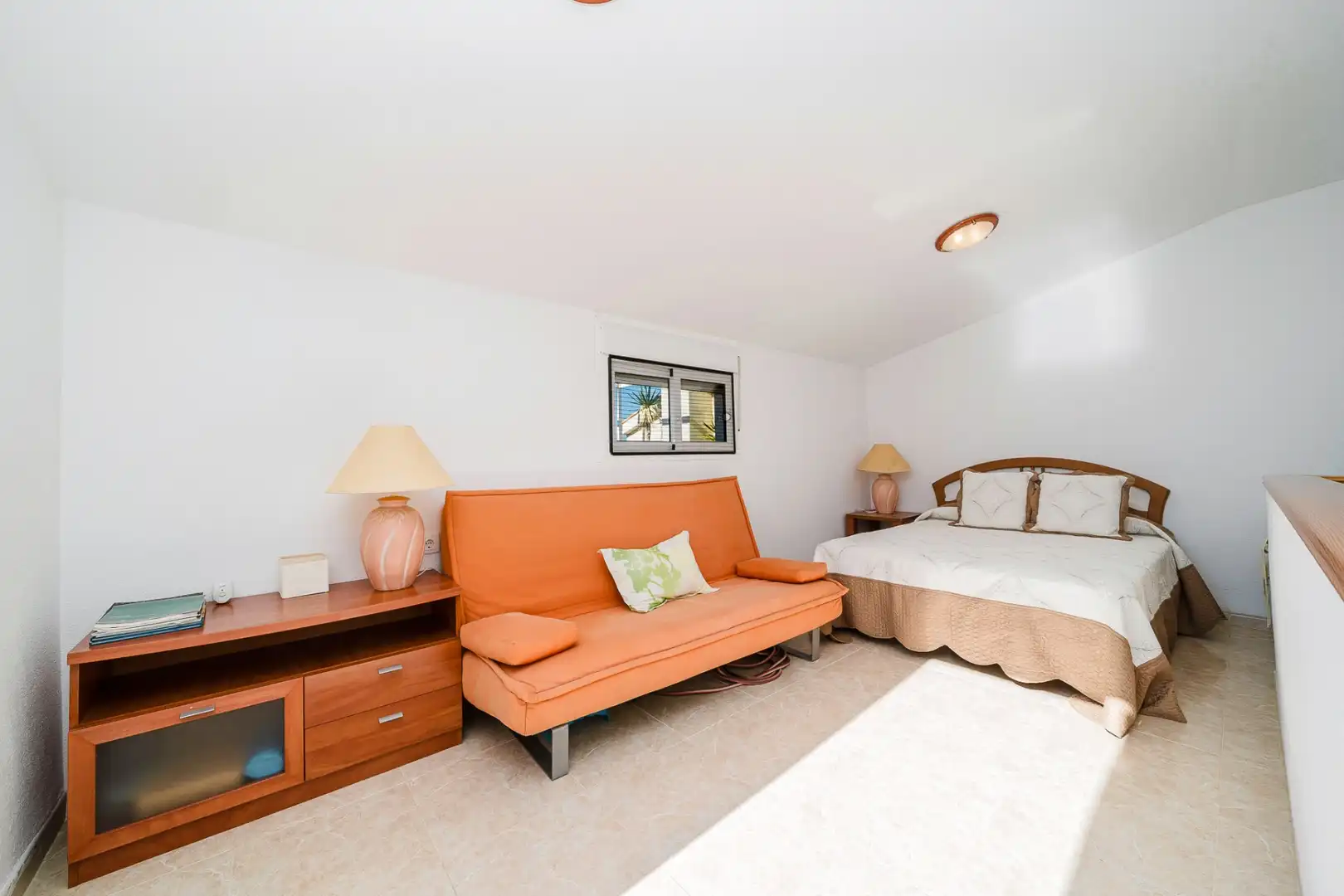 Attic for rent in La Florida